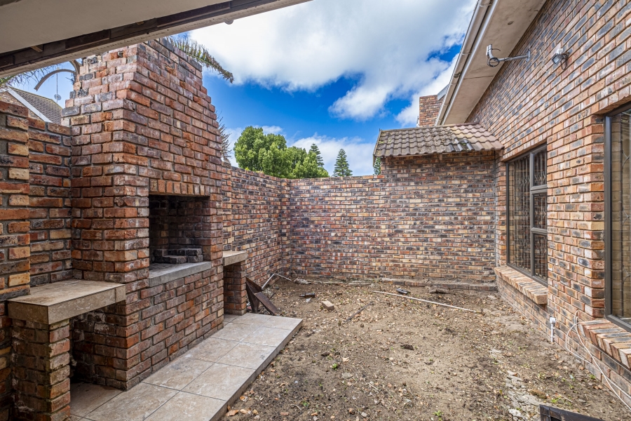 9 Bedroom Property for Sale in Summerstrand Eastern Cape